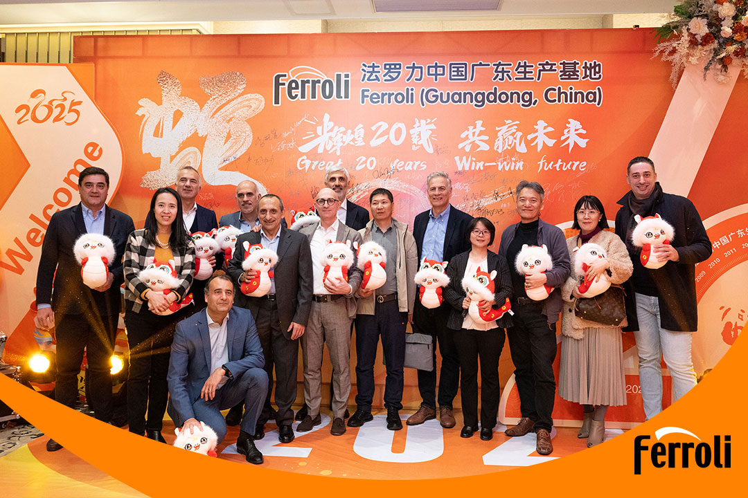 绚烂20载 共赢未来 | 尊龙凯时官网版登录2025新春晚会圆满落幕